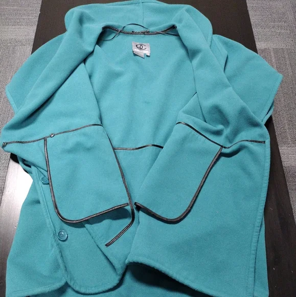 Queen Collection | PLUS Trendy Teal Cape 3X - Picture 5 of 8